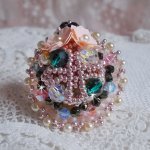 Bohemian ring broderet med Swarovski krystaller, facetter og Miyuki perler